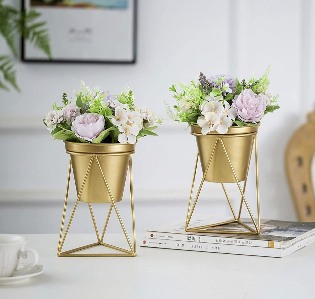 Metal Planter with Round Stand 