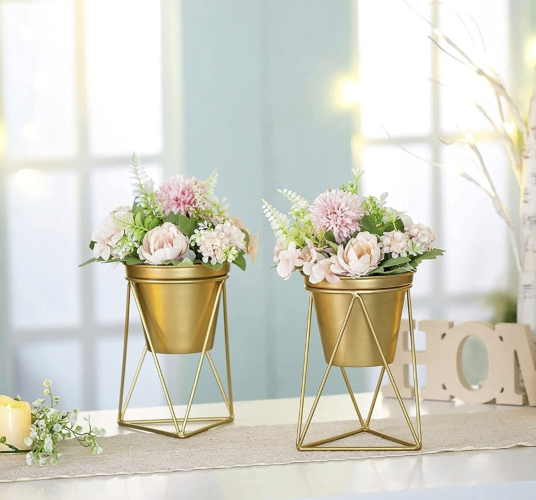 Metal Planter with Round Stand 